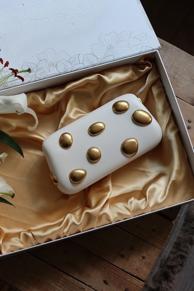 Moom Bag حقيبة كلاتش نسائية بسلسلة معدنية باللون البيج