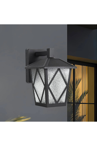 Hammer Classic outdoor lighting with a weather-resistant design