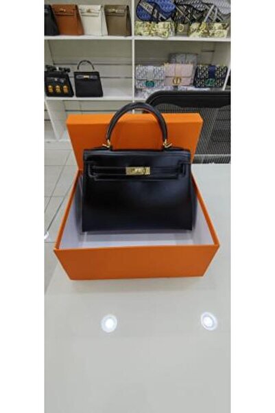 Generic Shoulder bag with accessories