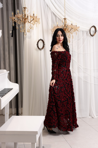 naseej An evening dress with an attractively feminine design