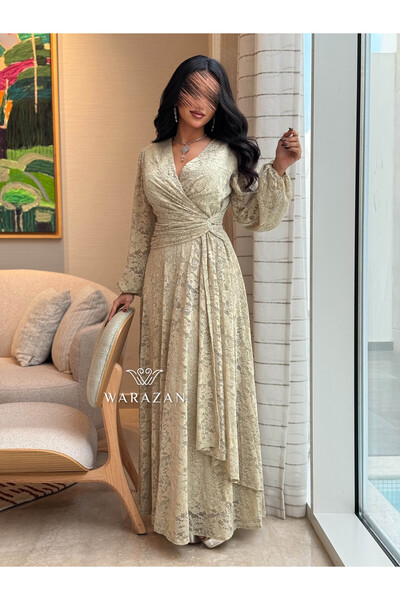 Warazan Soft lace dress with a fitted waist