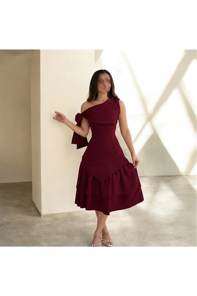 MAIN DRESS Al-Anoud's dress is soft