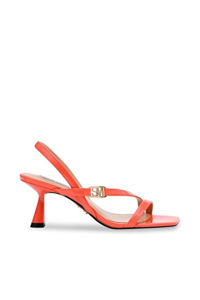 Steve Madden حذاء بكعب عالٍ من إنفيوزر للنساء، لون مرجاني لامع