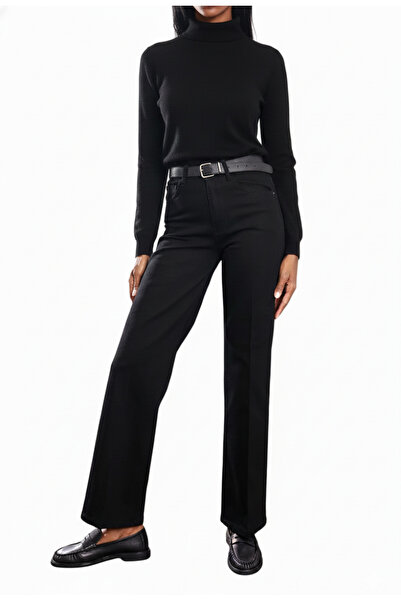 rimas Women's Black Stretch Fabric Straight Cut Jeans