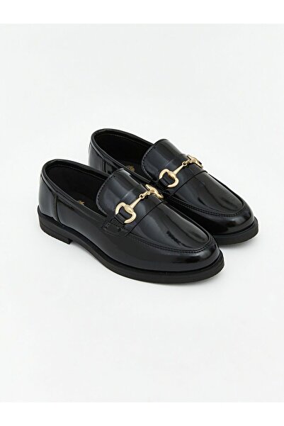 LC Waikiki Parlak Deri Görünümlü Kız Çocuk Loafer
