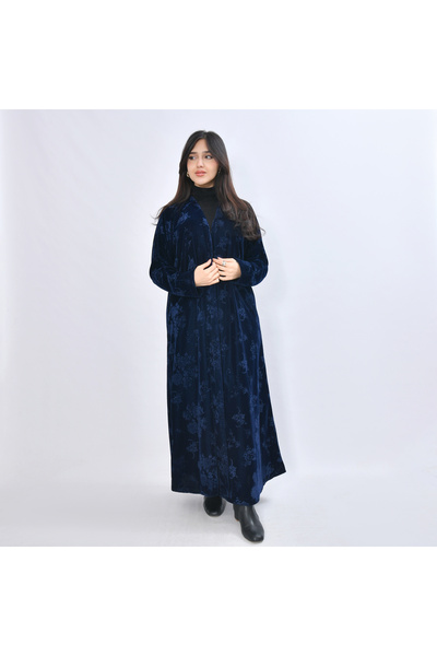 HAWRAA ABAYA Noura Abaya with a soft and feminine design, made of velvet fabr...