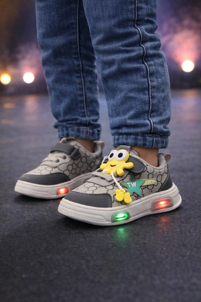 Bebelul Adidasi cu luminite Super Cute (fara accesoriu broscuta)