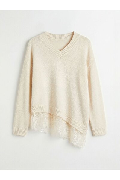LC Waikiki V Yaka Dantel Detaylı Kadın Triko Kazak
