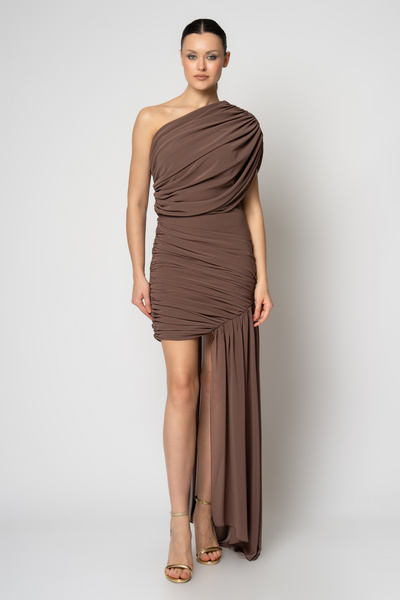 RENGIN Belden omzuna büzgülü tek bacaktan parçalı şifon abiye elbise