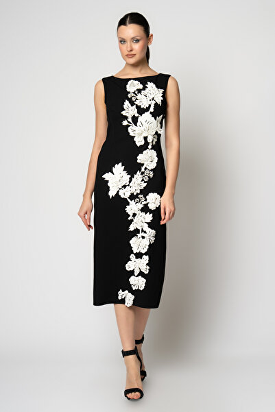 RENGIN Tek taraftan üç boyutlu çiçek detaylı kolsuz krep abiye elbise