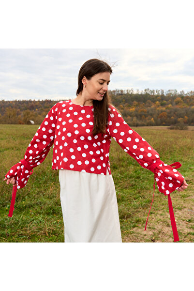 Nuvola slow fashion Red cotton blouse with white polka dots and bows on the s...