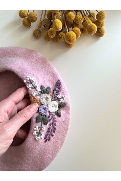 El Emeği Atölye Arakne Nakışlı Çiçek Desenli Keçe Ressam Bere ( Renk Seçiniz)