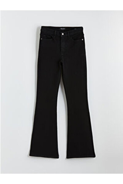 LC Waikiki artplus-store فلير فيت؛ تصميم يناسب الخصر والأرداف، ويتسع من الركب...