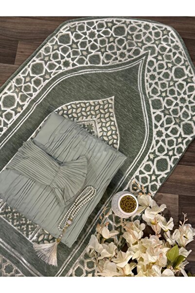 Gerenic A green prayer rug with a cushion cover and prayer beads.