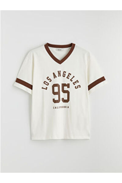 LC Waikiki Γυναικείο μπλουζάκι με λαιμόκοψη V της plus-store, κατασκευασμένο ...