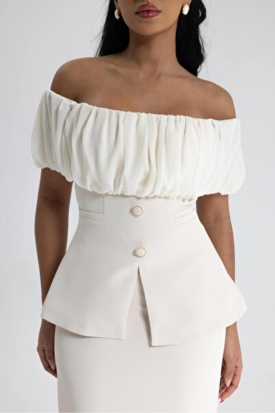 Azyaa Al-Amira طقم نسائي قطعتين (جاكيت ببلوم وتنورة ميدي) بلون أوف وايت راقي.