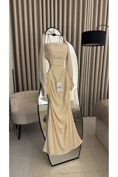Nareen Fashion An elegant dress with a sophisticated design that combines sim...