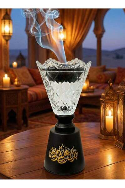 Fun Moment Modern incense burner with black base and gold decoration