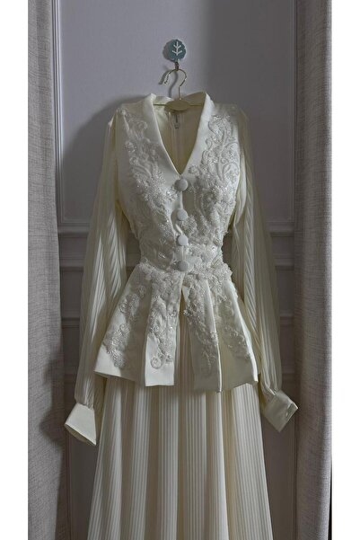 Genenic Eid outfit in white with elegant details