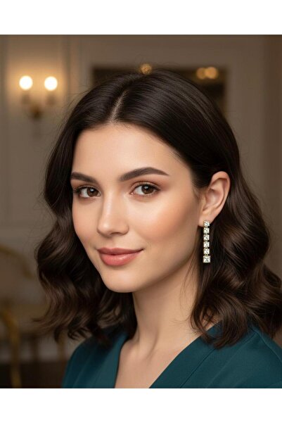 NETİCE ÖYLEK Stylishly Designed Earrings with Heart Figures