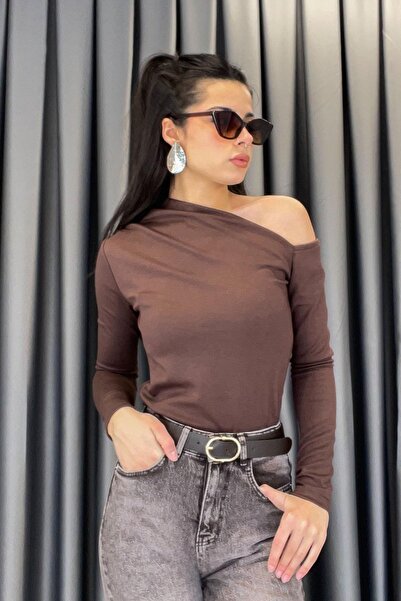 Noa&Noa بلوزة نوا نوا بفتحة رقبة على شكل قارب وأربطة على الكتف - بني