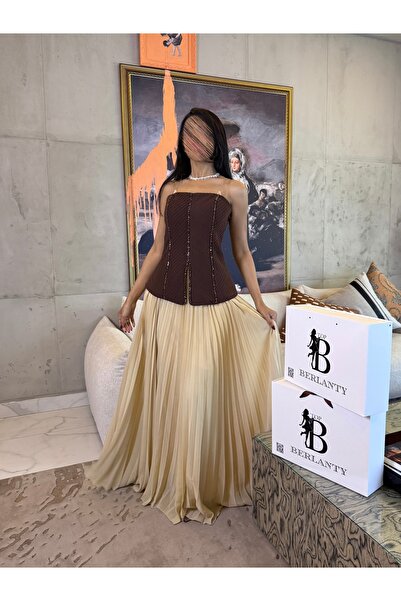 TOP BERLANTY The elegant "Berlanti" dress - a design that combines modernity ...