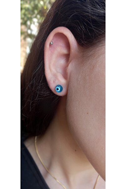 Atolye Ferda أقراط مصنوعة يدويًا من زجاج مورانو الشفاف الأزرق على شكل عين الشر