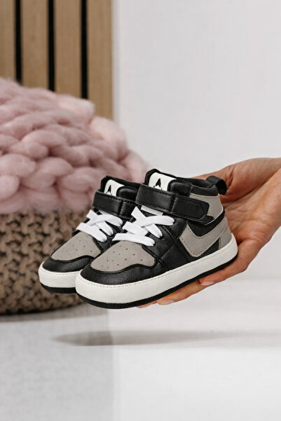 Bebelul Adidasi negri cu GRI si ALB, inalti pentru bebelusi