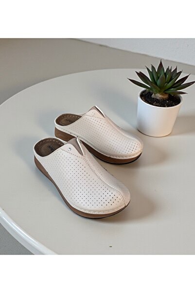 Apella Жіночі бежеві ортопедичні тапочки з швами, закритим носком і камінцями