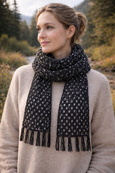 KMFashion Hand-Knitted Stylish Winter Scarf – Soft Texture, Timeless Style