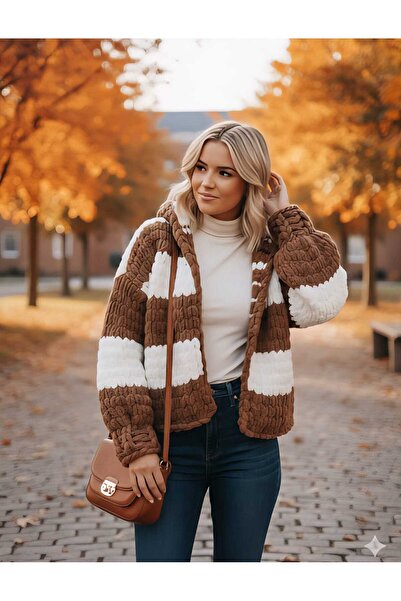 A&D HANDMADE Hand Knitted Puffy Hooded Crop Cardigan