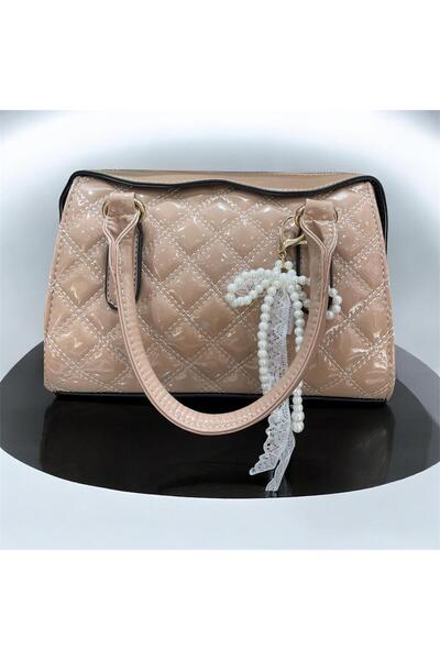 CHT A stylish and luxurious women's shoulder bag with its accessories