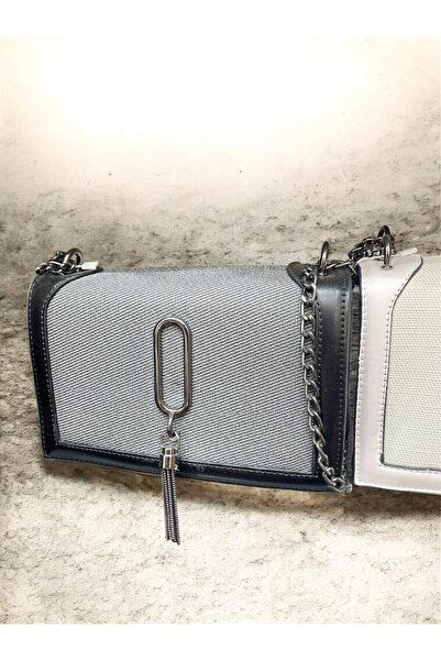 CHT A stylish and luxurious women's shoulder bag with its accessories