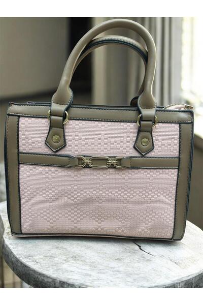 CHT A stylish and luxurious women's shoulder bag with its accessories