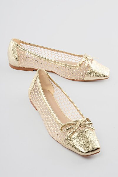Mubiano حذاء باليه نسائي بتفاصيل شبكية وفيونكة ذهبية اللون من سيلونا