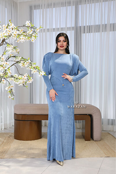 Warazan A soft dress with an open-shoulder style