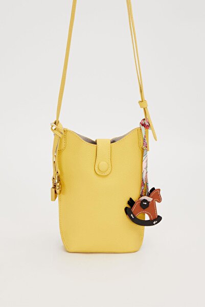 Levidor Yellow Horse Charm Detailed Shoulder Bag