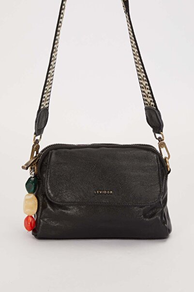 Levidor Black Bead Accessory Detailed Shoulder Bag