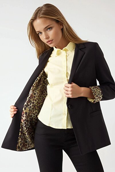 Hiccup Simple boyfriend jacket from the Pika collection