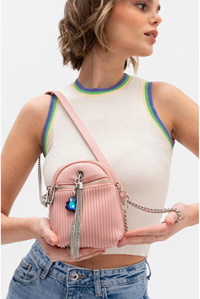 Matthew Cox حقيبة كروس نسائية بتفاصيل إكسسوارات سلسلة BYN1040