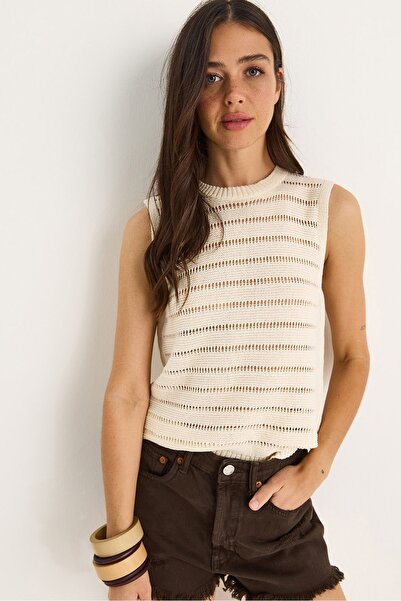 Hiccup Simple knitted blouse with round collar and openwork print Bianco Lucci