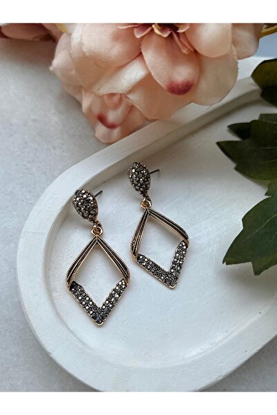 Ceso Accesories أقراط متدلية على شكل معين بتفاصيل من حجر الكريستال بمظهر عتيق