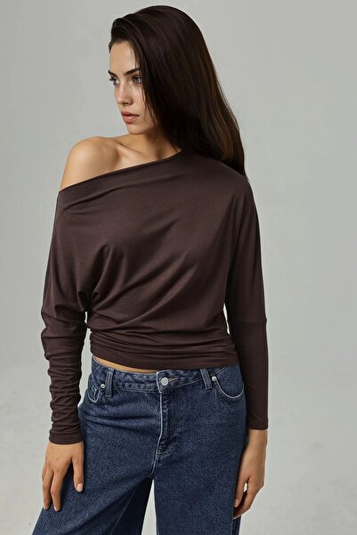 Hiccup Long-sleeved, stretchy knit T-shirt with asymmetric collar