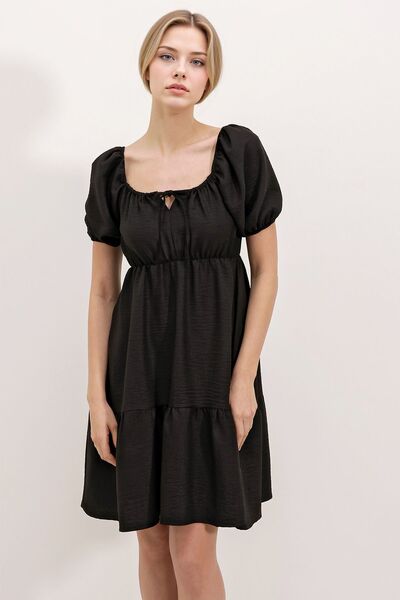 Hiccup BDART къса мини рокля с колан и квадратна деколте