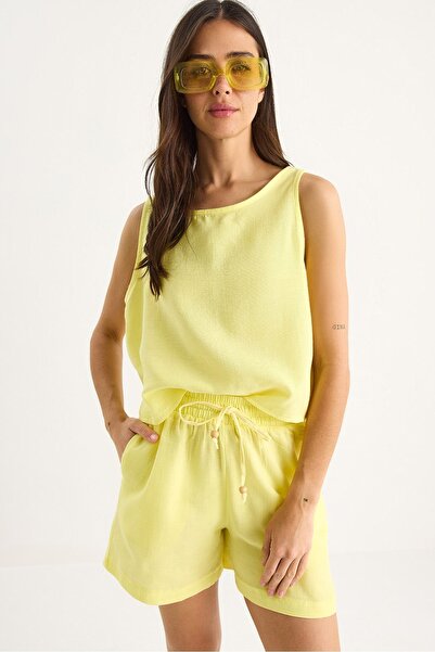 Hiccup Blouse with thick straps, elastic waist and shorts with pockets, Bianc...