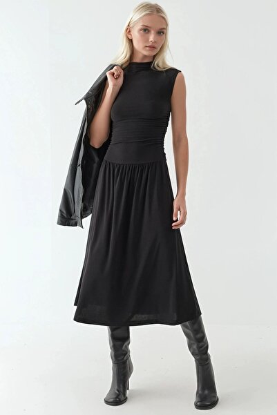 Hiccup Rochie midi confortabilă cu guler rotund