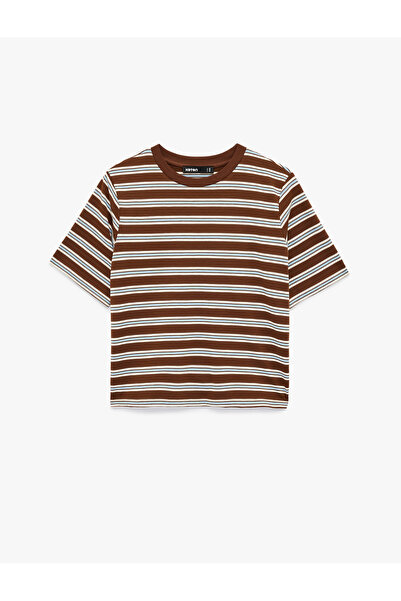 Koton Μπλουζάκι με κοντό μανίκι και ριγέ λαιμόκοψη σε κανονική εφαρμογή