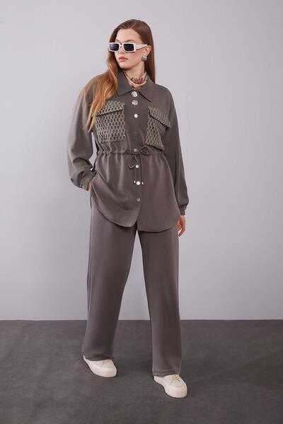 Levidor طقم مزدوج بتفاصيل جيوب شبكية باللون الكاكي