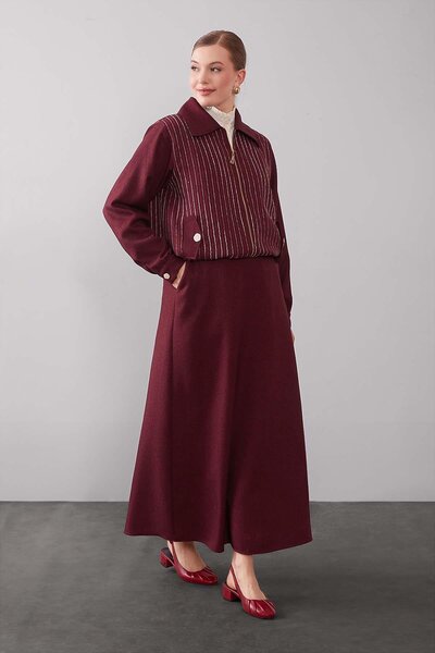 Levidor طقم تنورة باللون الأحمر الداكن