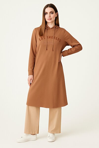 Doque 61056 GÖĞSÜ YAZILI KAPİŞONLU YANLARI YIRTMAÇLI SWEAT GÖRÜNÜMLÜ TUNİK #1...